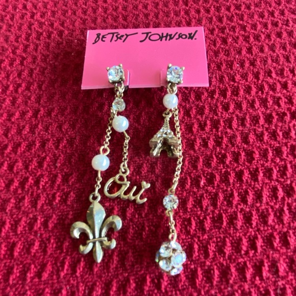Betsey Johnson Jewelry - New Betsy Johnson Paris Design Gold Tone Dangle Post Earrings